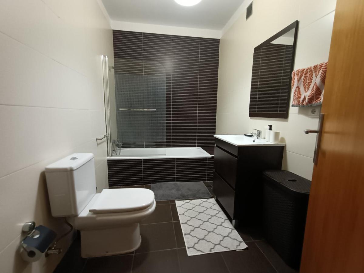 Modern 1Br For 4 - Great For Long Stays, 10 Min To Attractions Вила-Нова-ди-Гая Экстерьер фото
