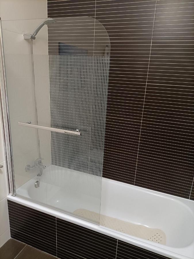 Modern 1Br For 4 - Great For Long Stays, 10 Min To Attractions Вила-Нова-ди-Гая Экстерьер фото